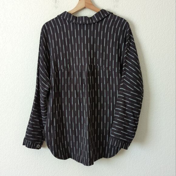 Habitat Women's Crossover Top Long Sleeve Wrap Medium Lagenlook Black Artsy EUC - Picture 2 of 7